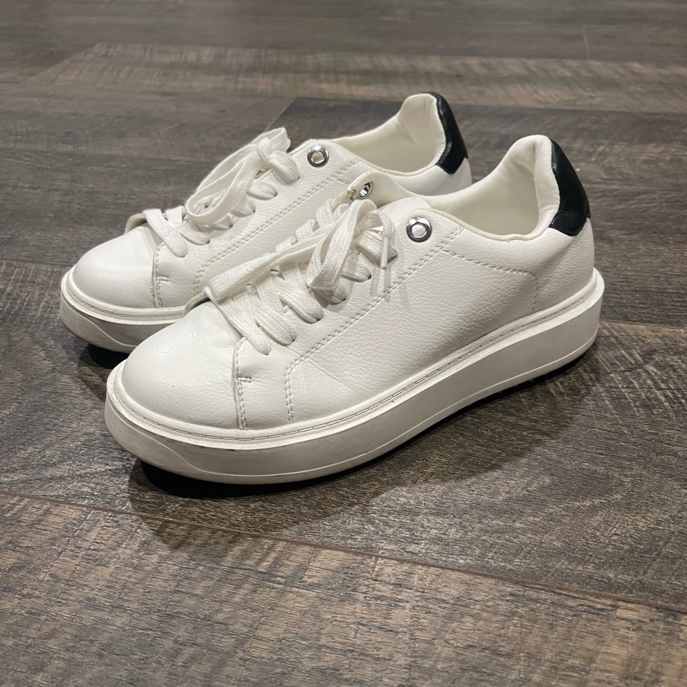 Steve Madden Charlie Treaded Lace-Up Sneakers